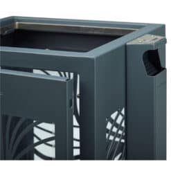 Detailfoto van BELLA afvalbak met geïntegreerde asbak, stevige metalen constructie en antracietgrijze afwerking.